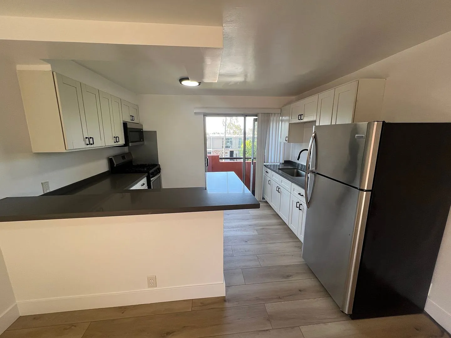 Villa Regency Apartments — Photo 2