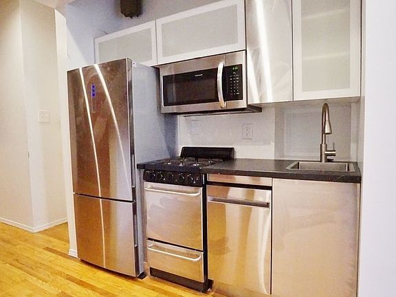 4th image of 451 W 46th St #2AA