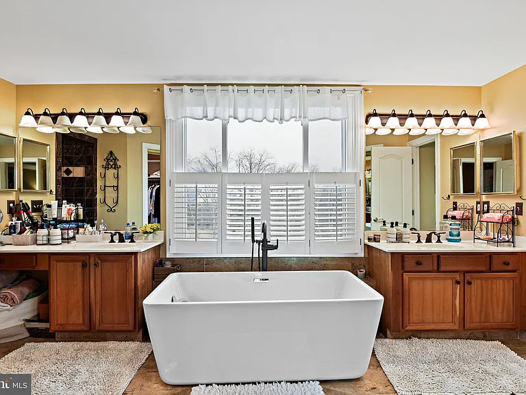 21922 Hyde Park Dr — Photo 24