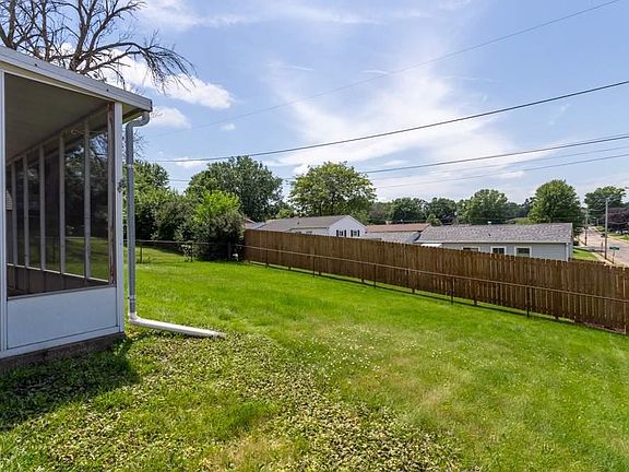 5th image of 2491 Martin Dr