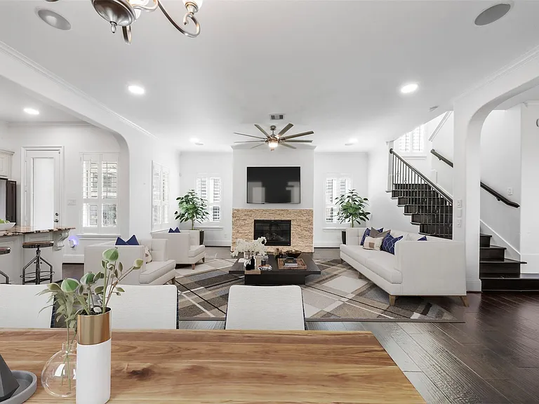 908 Amelia St — Photo 3