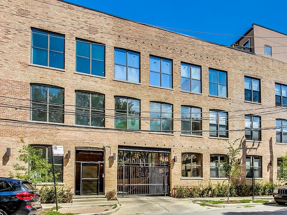 1st image of 1760 W Wrightwood Ave APT 111