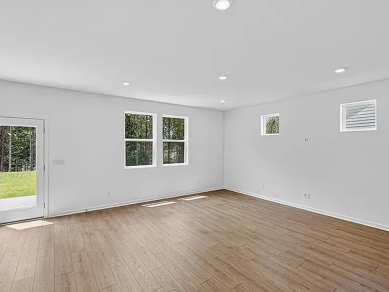 3 bed, 2.5 bath, 2034 sqft, $2,295 — Photo 4