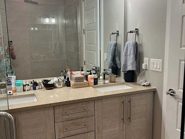 MB bathroom sink