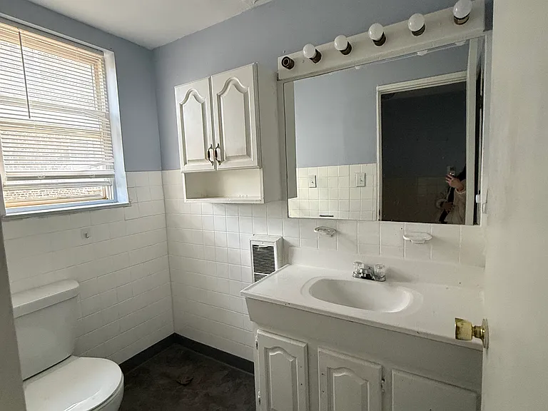 2101 S Marshall Blvd #1E — Photo 7
