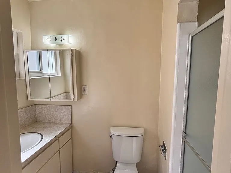 1540 N Laurel Ave — Photo 5