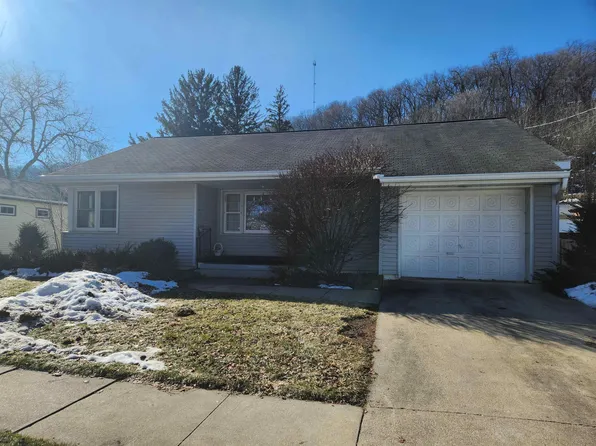 505 NW 1st St, Elkader, IA 52043