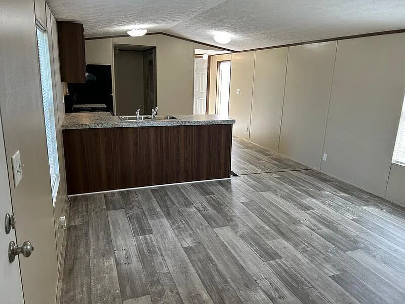 3 bed, 2.0 bath, $1,100 — Photo 4