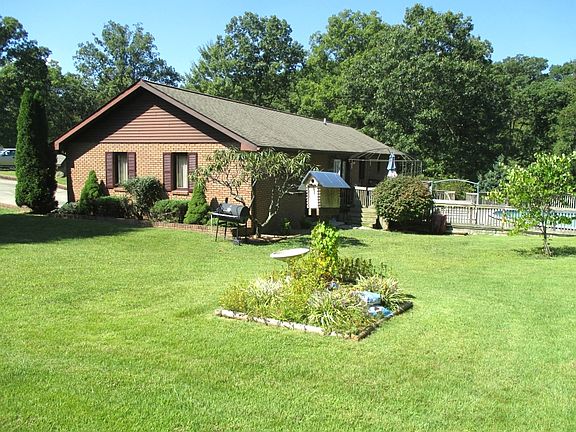 3rd image of 54 Shayne Dr