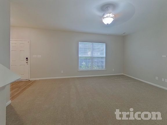 3rd image of 2092 Roscommon Dr