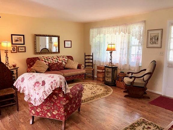 3rd image of 270 Keane Ln