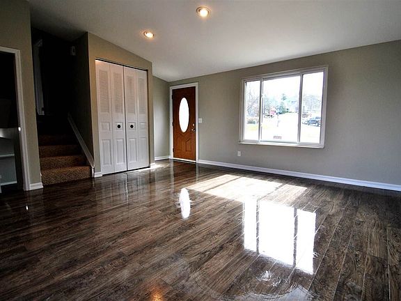 2nd image of 6768 Hillock Ct