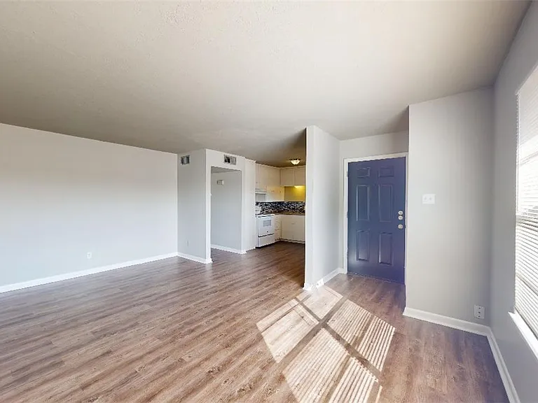 3800 E 29th St #4 — Photo 3