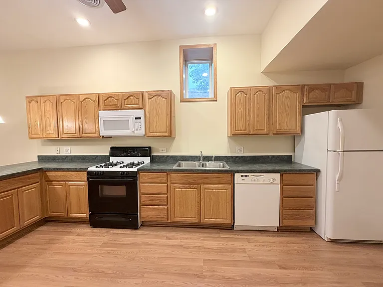 3801 S Union Ave #1F — Photo 6