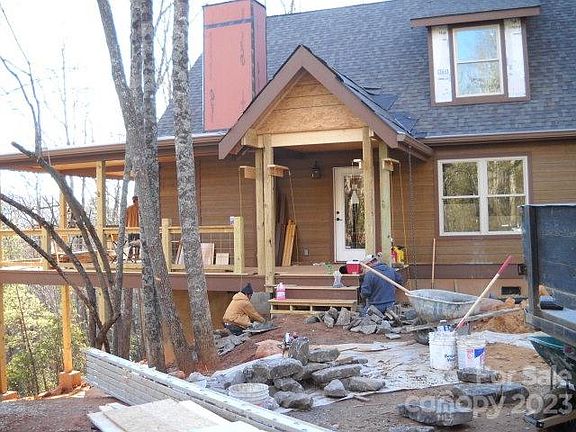 4th image of 3 Chimney Top Hts