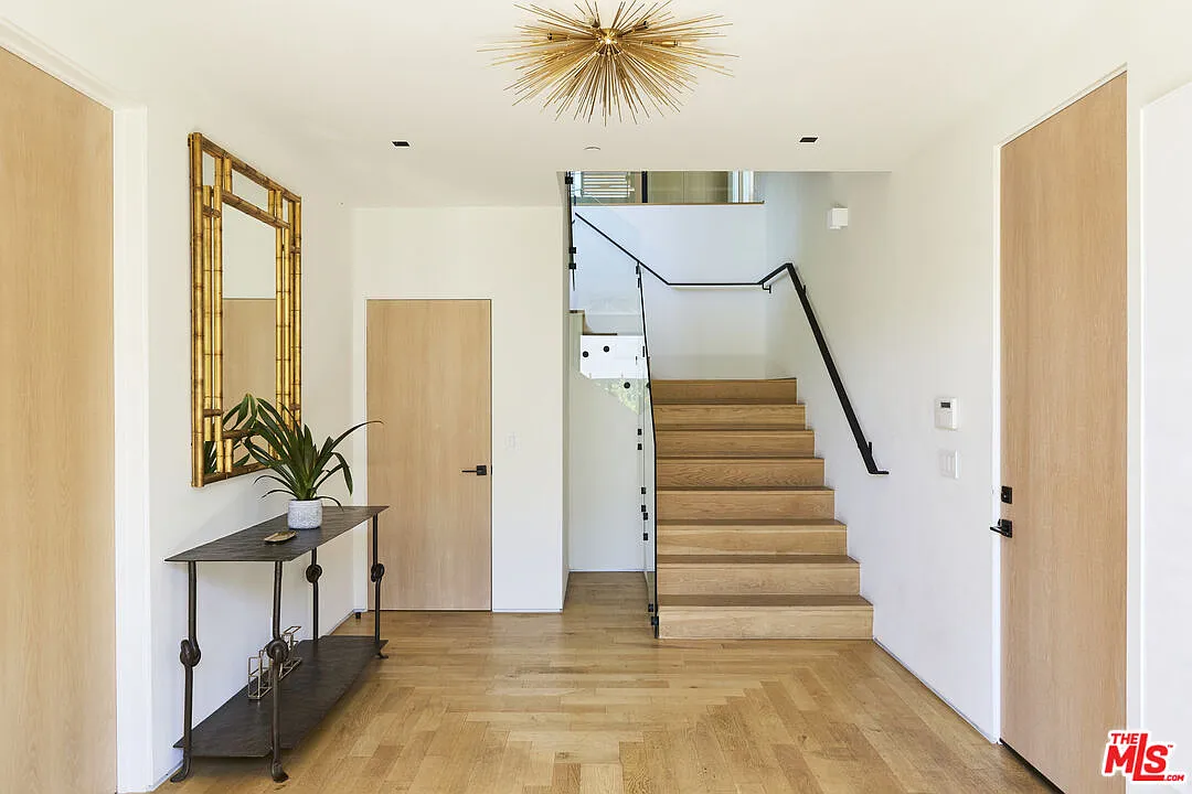 4 bed, 6.0 bath, 4580 sqft, $29,500 — Photo 3