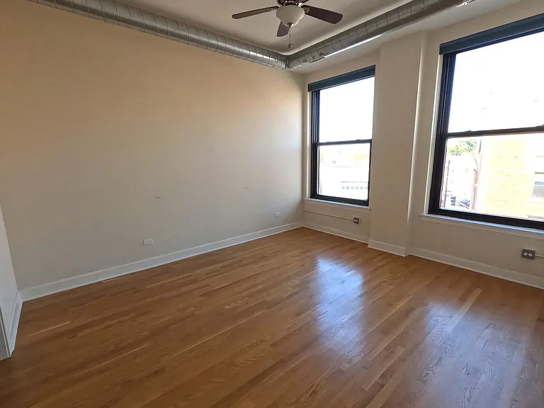 2764 N Milwaukee Ave — Photo 14