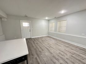 2132 W 18th Pl, Chicago, IL