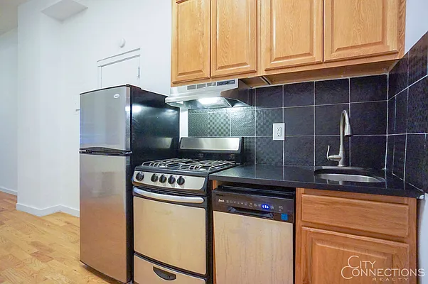 Rented by City Connections Realty | media 18