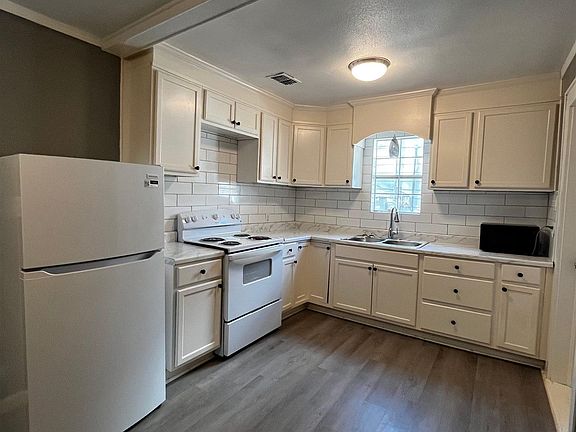 5th image of 105 S Lide Ave