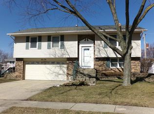510 Heath Ct, Streamwood, IL 60107