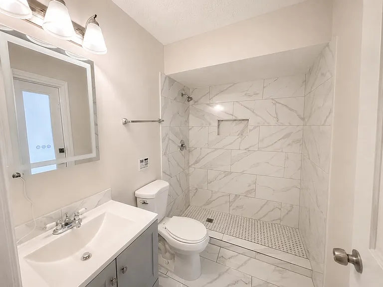 967 SW Aviation Ave — Photo 25