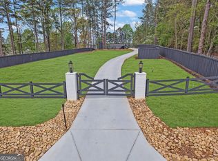 6093 Shadburn Ferry Rd, Buford, GA 30518