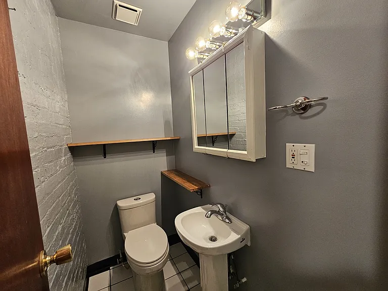 1140 W Barry Ave #1 — Photo 20