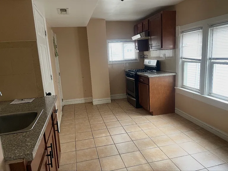 1931 Jackson Ave #2 — Photo 2
