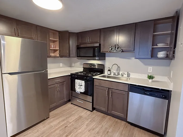107 E Healey St — Photo 8