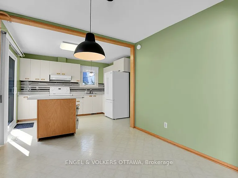 837 Eastvale Dr #110 — Photo 15