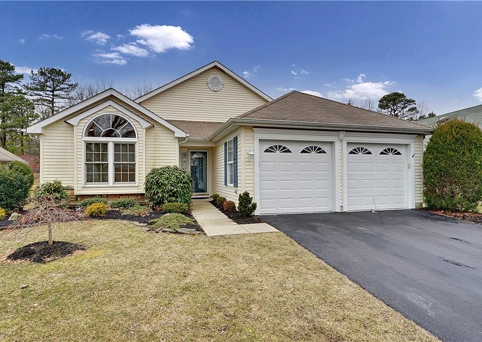 1st image of 34 Strawberry Ln