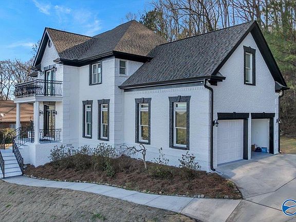 4th image of 3034 Woodvue Rd