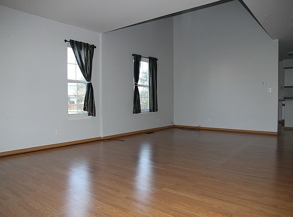 3rd image of 2600 Dickens Ct