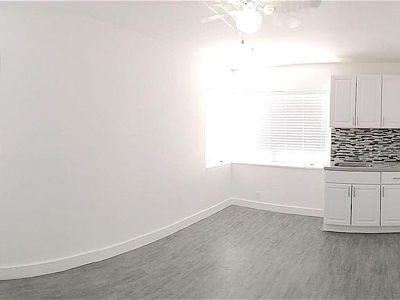 4th image of 1823 Dewey St #A