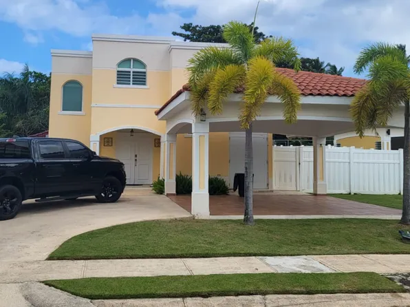 11 Grand Palm Cir, Vega Alta, PR 00692