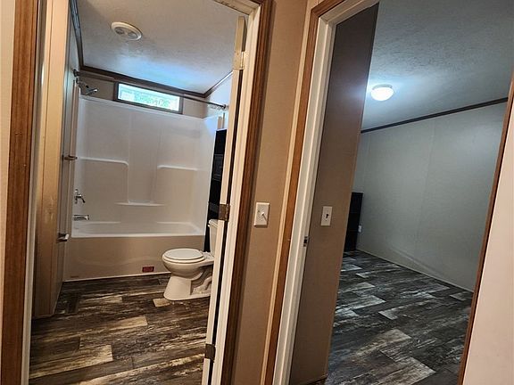 3rd image of 608 Sycamore Ln