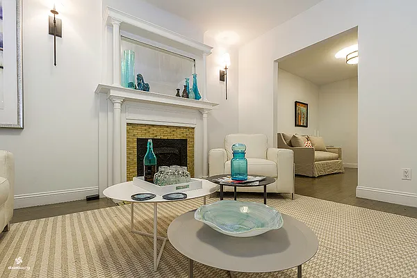 Rented by Dixon Advisory USA Inc. | media 21