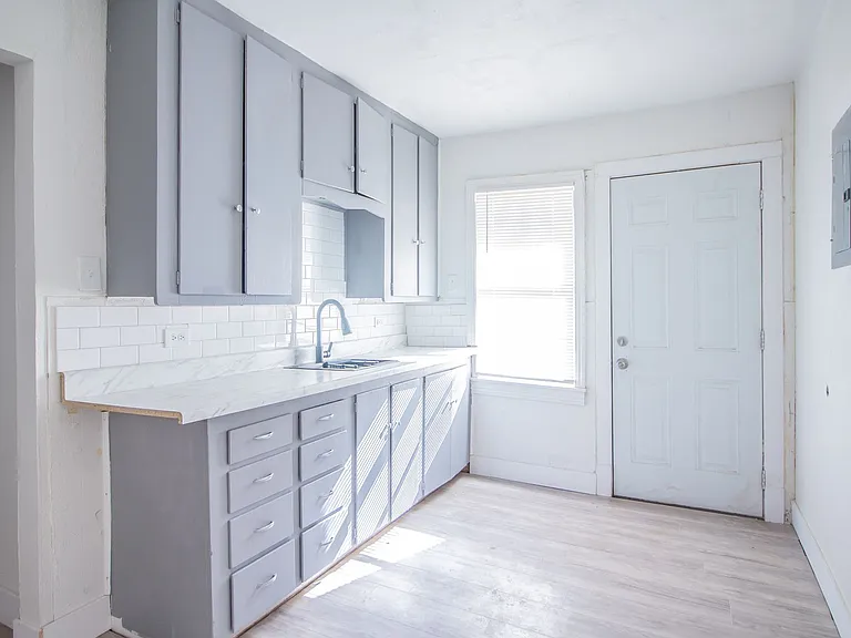 302 Avenue U — Photo 7