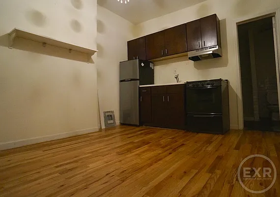 Rented by EXR | media 9