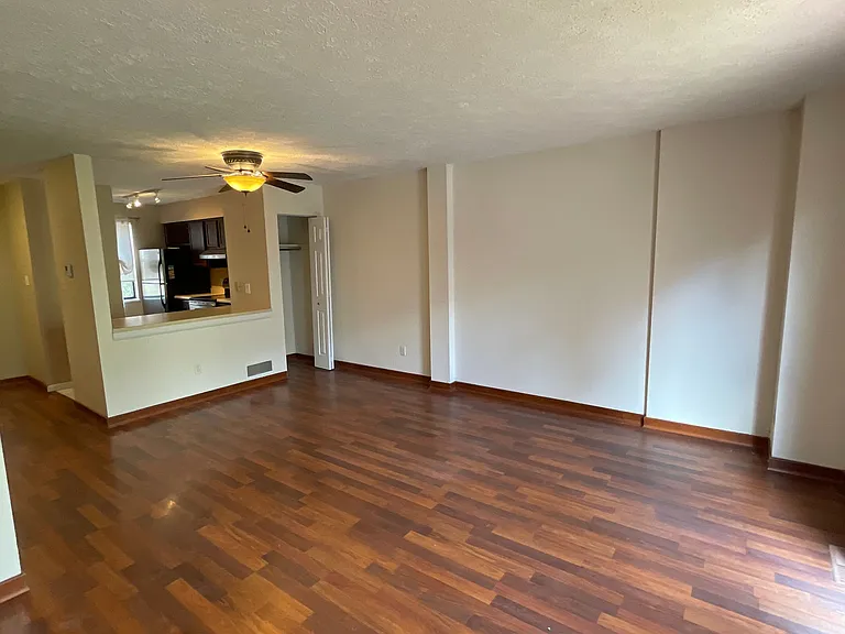 210 Woodhaven Dr — Photo 13