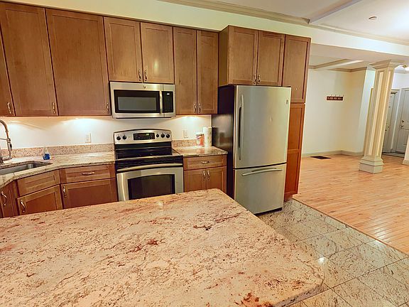 2nd image of 531 Newbury St APT 1
