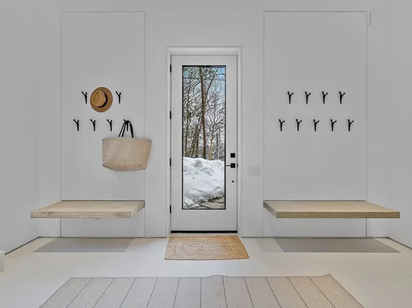 56 Seymour St, Concord, MA 01742