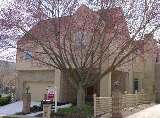 2038 Beacon Pl, Reston, VA 20191