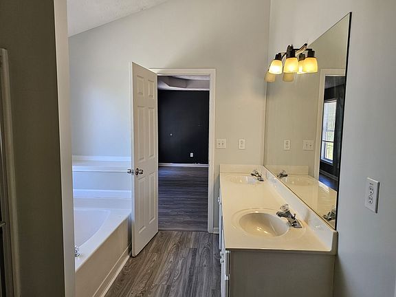 3rd image of 235 Circle Rd