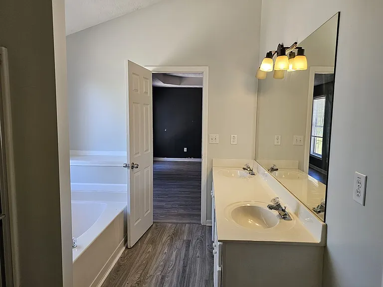 235 Circle Rd — Photo 3