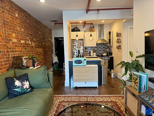 Rented by APT212 INC | media 5