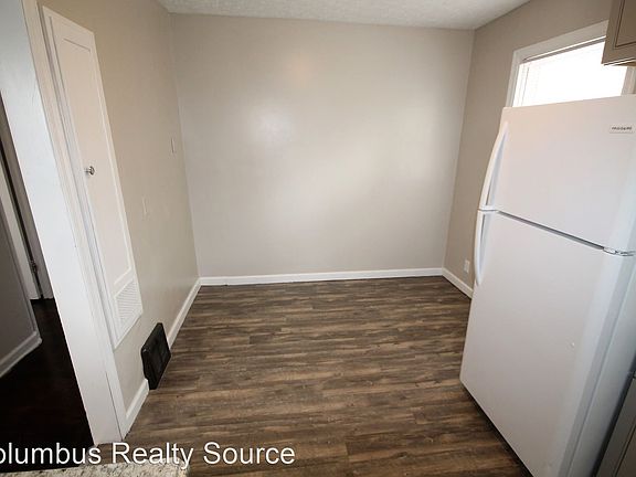 4th image of 27 E Duncan St #B