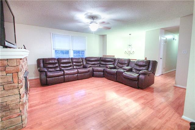 1st image of 527 Linda Ln