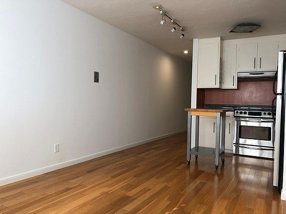 3rd image of 271 Cumberland St APT 4